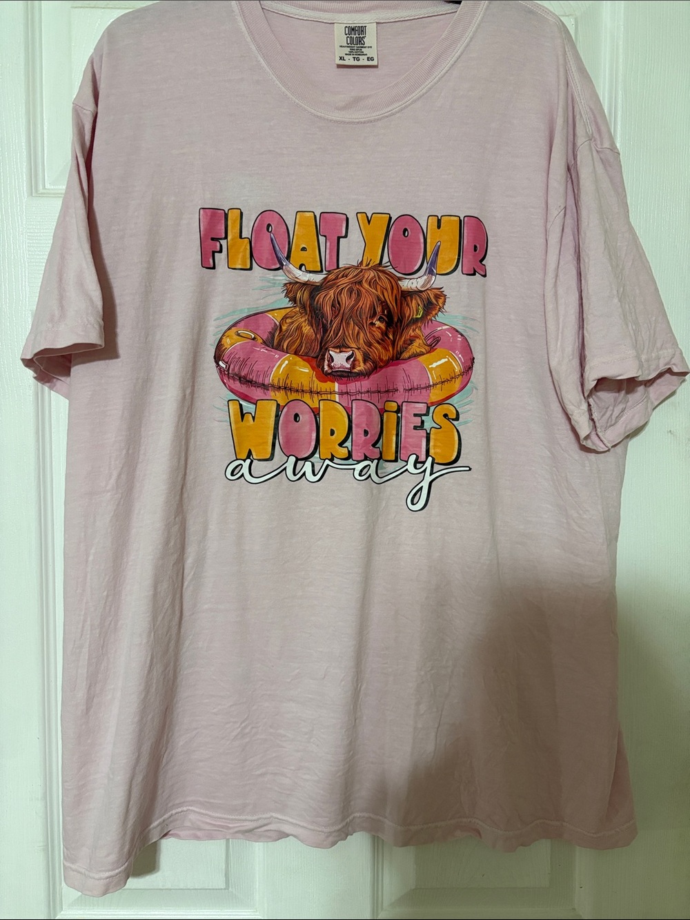 Comfort Colors Pink 'Float Your Worries Away' Graphic Tee